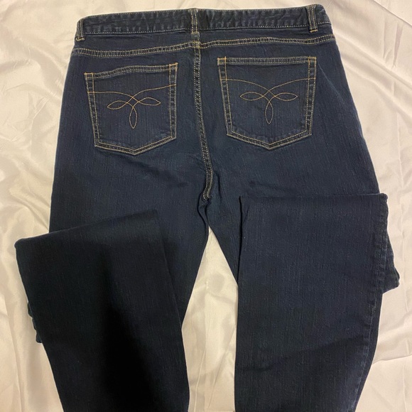 EUC Chaps denim jeans. Size 8. - Picture 6 of 8